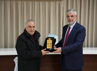 رئيس جامعة عمان الأهلية يكرّم السيد أمين عارضة لإنتهاء خدمته في الجامعة