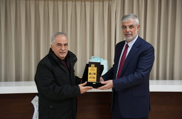 رئيس جامعة عمان الأهلية يكرّم السيد أمين عارضة لإنتهاء خدمته في الجامعة
