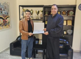جامعة فيلادلفيا  تكرم  الطالب السيد أحمد عبده لمشاركته  في مسابقة مقرىء الطلبة الوافدين