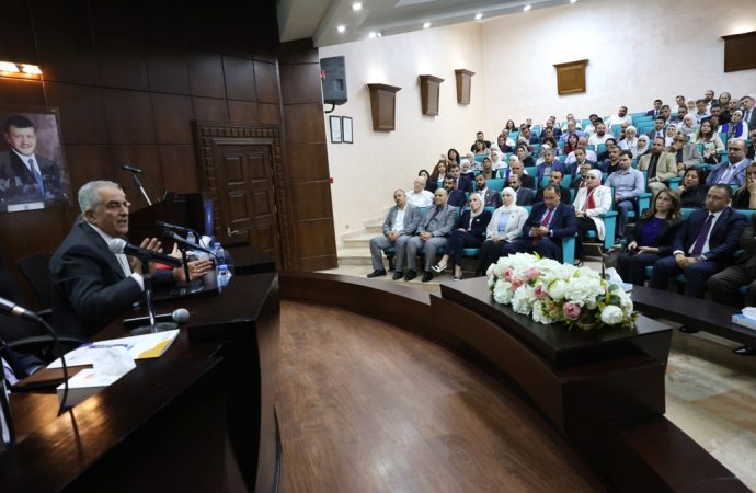 رئيس جامعة عمان الأهلية يلتقي بأعضاء الهيئة التدريسية ” القدامى والجدد”