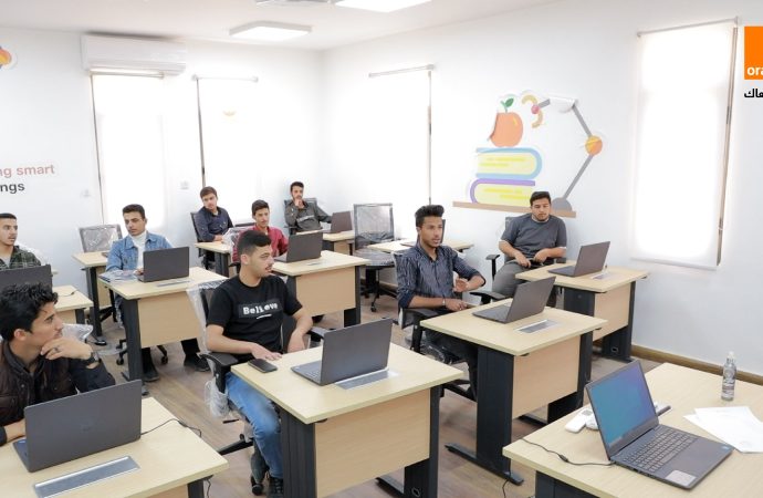 البرامج التدريبية في مراكز أورنج المجتمعية الرقمية: بوابة الشباب في جميع المحافظات على مستقبل أفضل