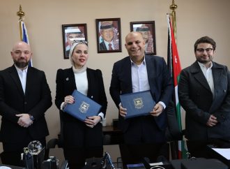 اتفاقية تعاون بين عمان الأهلية ومصنع المتحدة للصناعات الدوائية