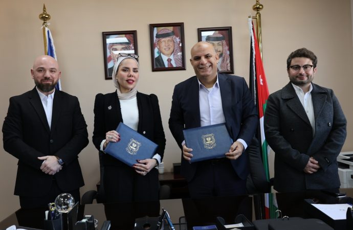 اتفاقية تعاون بين عمان الأهلية ومصنع المتحدة للصناعات الدوائية