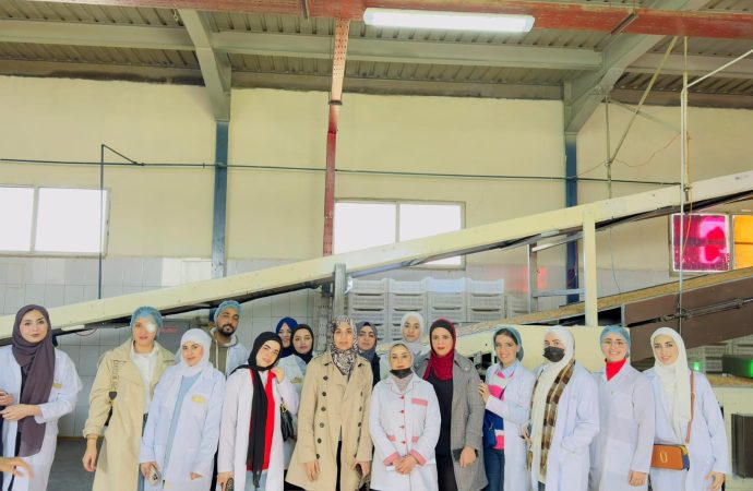 زيارة ميدانية لطلبة من كلية العلوم الطبية المساندة في جامعة فيلادلفيا لمجموعة زلوم*