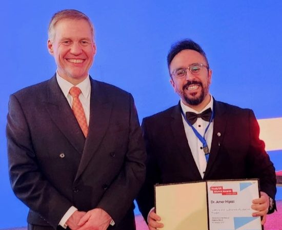 د. حجازي من عمان الاهلية  يُكرَّم بحفل جوائز خريجي المملكة المتحدة