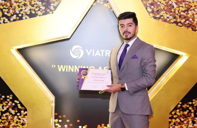 خريج صيدلة عمان الأهلية يحرز لقب أفضل إنجاز لعام 2024 في Viatris  العالمية