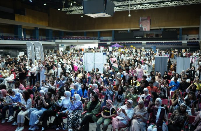 بالصور … كرنفال احتفالي بهيج  في عمان الأهلية  بعيد الاستقلال