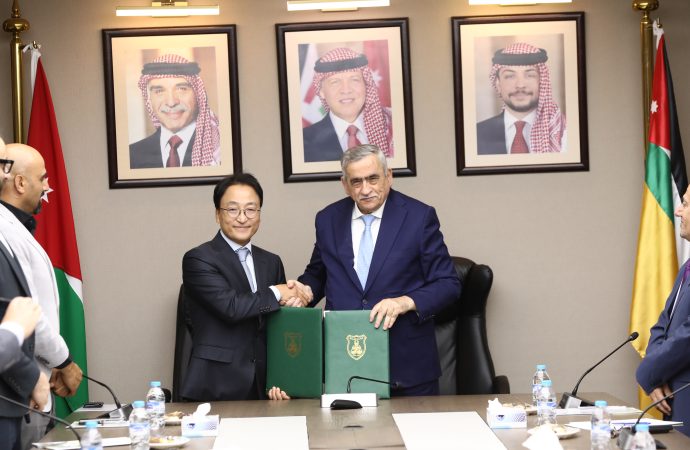 “سامسونج إلكترونيكس المشرق العربي” توقع مذكرة تفاهم مع الجامعة الأردنية لدعم وتوفير تعليم جامعي تقني وتكنولوجي