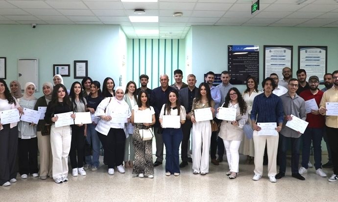 حفل تكريم الطلبة الأوائل بكلية الأعمال في عمان الأهلية