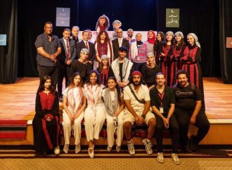 بالصور .. عمان الأهلية تحصد ثلاث جوائز بمهرجان المسرح الدولي بالإسكندرية عن عملها المسرحي “يافا والباب الأزرق”