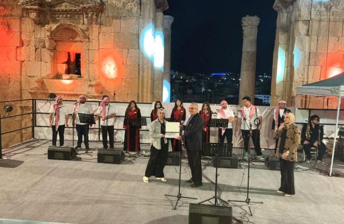 فرقة كورال جامعة عمان الاهلية تتألق بمهرجان جرش .. صور