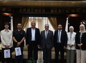رئيس عمّان الأهلية يكرّم فريق الجامعة الفائز بالمركز الثالث بمسابقة  FinTech Rally