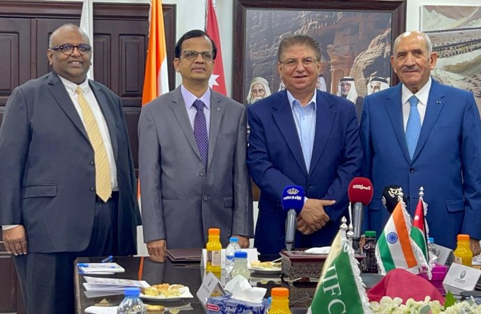 “الفوسفات الأردنية” توقع اتفاقية استراتيجية مع كورومانديل الهندية لتزويدها بـ 500 ألف طن من الفوسفات الأردني سنويًا