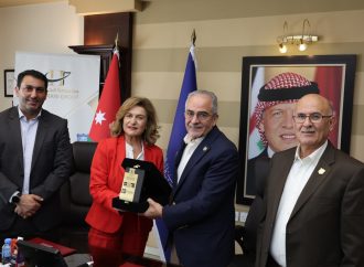 اتفاقية تعاون  بين عمان الأهلية وجمعية الحسين للتدريب والدمج الشامل