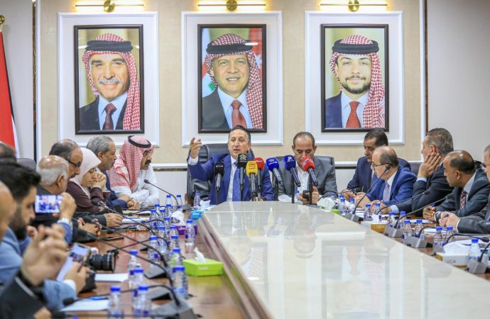 “العمل النيابية” تطالب بالعودة إلى التوقيت الشتوي وتحذر من أضرار تثبيت التوقيت الحالي