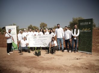 موظفو البنك الأردني الكويتي يشاركون في مبادرة القافلة الخضراء لزراعة الأشجار في محافظة جرش