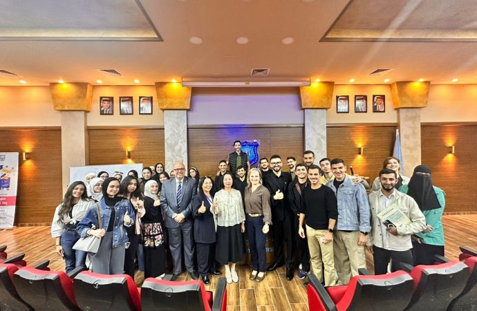 ندوة في عمان الأهلية حول المنح والفرص والفعاليات الثقافية في الصين