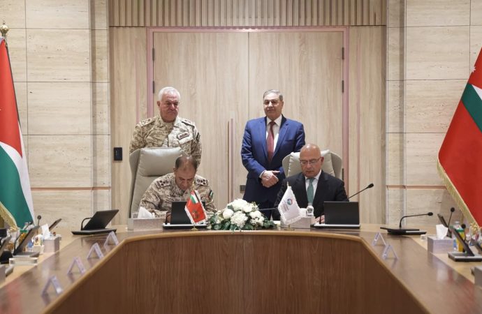 القوات المسلحة الأردنية و”البوتاس العربية” توقّعان اتفاقية جديدة لتوسيع نطاق إزالة الألغام في منطقة الامتياز الجنوبية