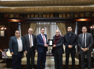 بحث تعزيز التعاون الأكاديمي بين جامعتي عمّان الأهلية وفلسطين الأهلية