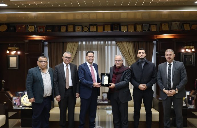 بحث تعزيز التعاون الأكاديمي بين جامعتي عمّان الأهلية وفلسطين الأهلية