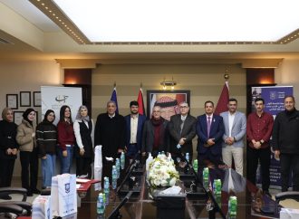 رئيس عمّان الأهلية يُكرّم الطلبة الفائزين في مسابقات وطنية