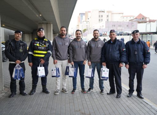 صفوة الإسلامي يوزع التمر والماء على الصائمين بالتعاون مع إدارة السير المركزية