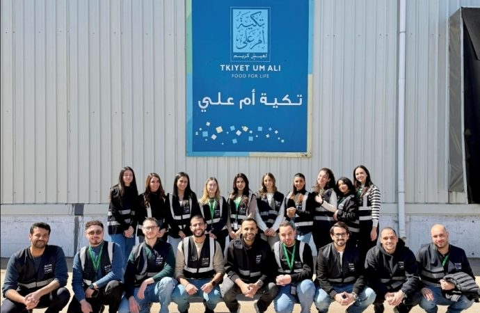 موظفو بنك القاهرة عمّان يشاركون في فعالية تعبئة طرود الخير مع تكية أم علي