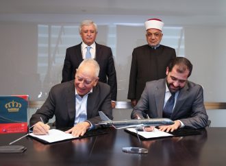 وزيرا النقل والاوقاف يرعيان توقيع اتفاقية بين الملكية الأردنية ووزارة الأوقاف لخدمة حجاج جسر الملك الحسين