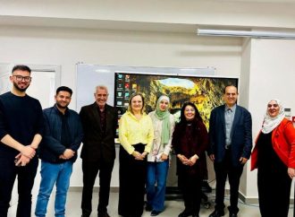 الآداب والعلوم في عمّان الأهلية تنظم ورشة حول التعليم الذكي “HiTeach5”