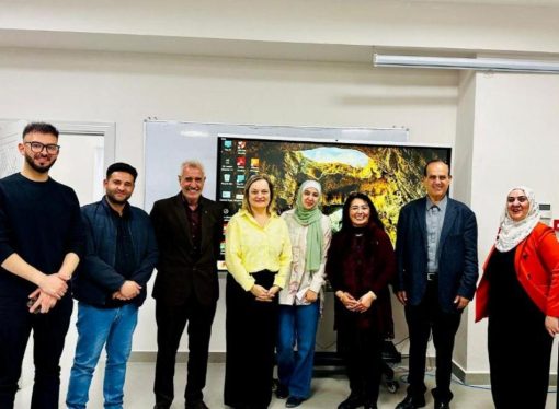 الآداب والعلوم في عمّان الأهلية تنظم ورشة حول التعليم الذكي “HiTeach5”