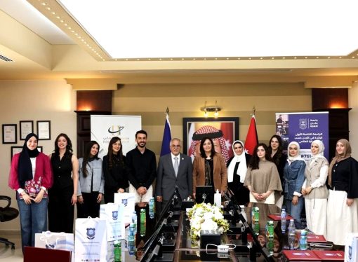 رئيس عمّان الأهلية يكرّم الطلبة المتميزين إبداعياً بكلية العمارة والتصميم