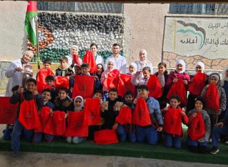 طب الأسنان في عمّان الأهلية تنظم بمدرسة البشيري الأساسية نشاطاً توعوياً بصحة الفم