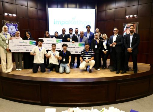 رئيس عمّان الأهلية يكرّم الفائزين في هاكاثون الريادة والابتكار 2026