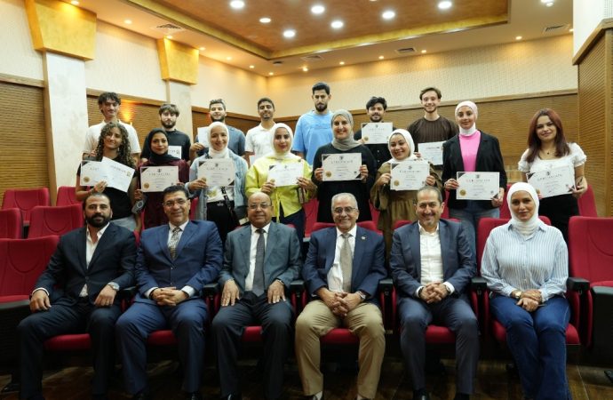 مستشار جامعة عمان الأهلية يرعى حفل توزيع شهادات الدورات التدريبية على طلبة كلية العلوم التربوية